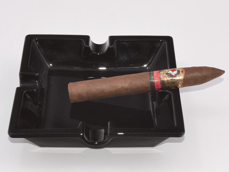 Popolník na cigary sklo - čierny