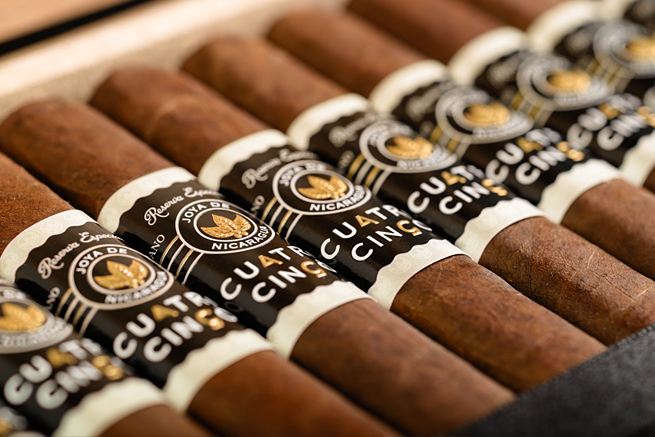 Cuatro Cinco Res. Esp. Dbl. Robusto